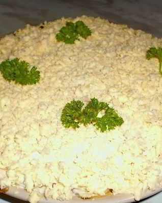 Салат из картофеля с копченой горбушей