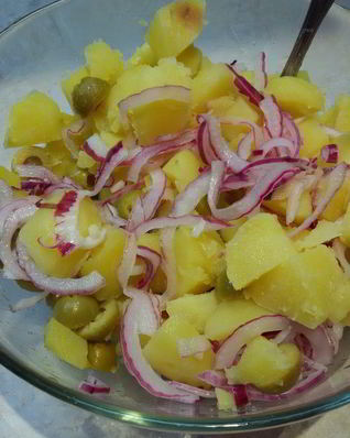 Салат из картофеля с оливками