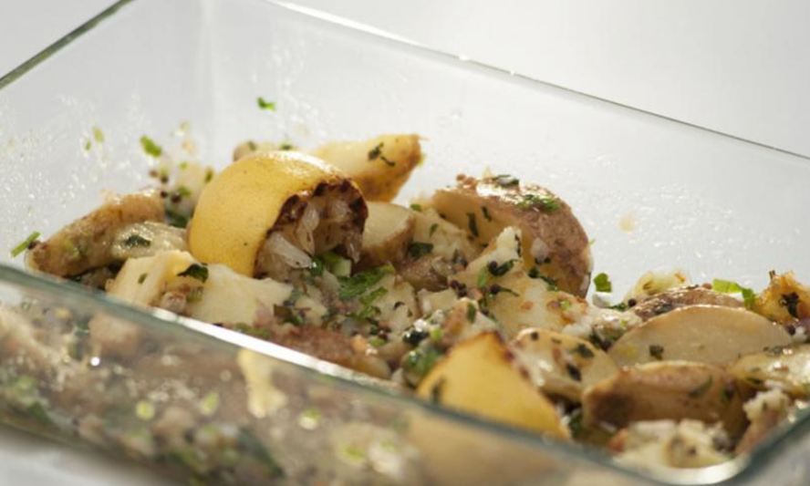 Рецепт салата из картофеля с печеными лимонами