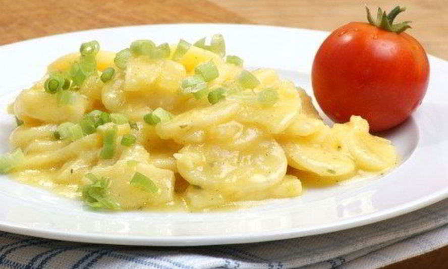 Рецепт салата из молодого картофеля с зеленым луком