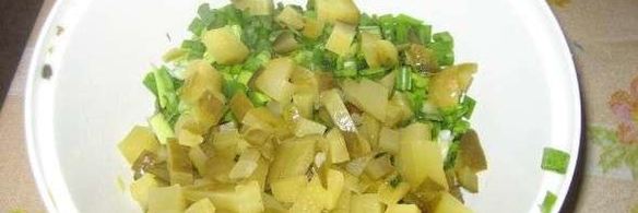 салат картофельный с грибами