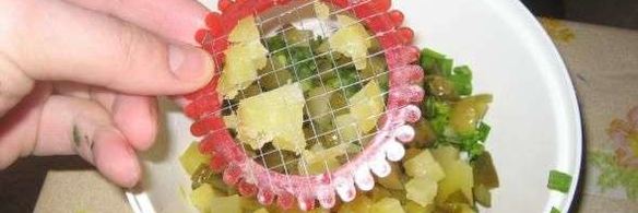 салат картофельный с грибами