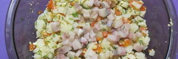 салат картофельный с сельдью