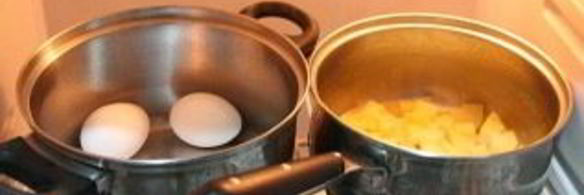 салат картофельный с яйцом