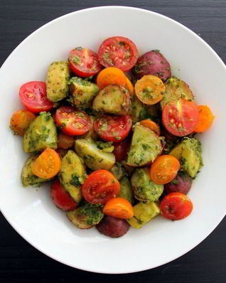 Салат с картофелем и помидорами на Новый год