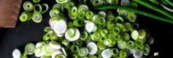 салат с картофелем, маринованным луком и спаржей