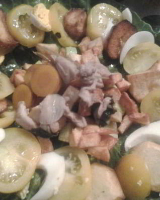 Салат с жареным картофелем и куриным филе