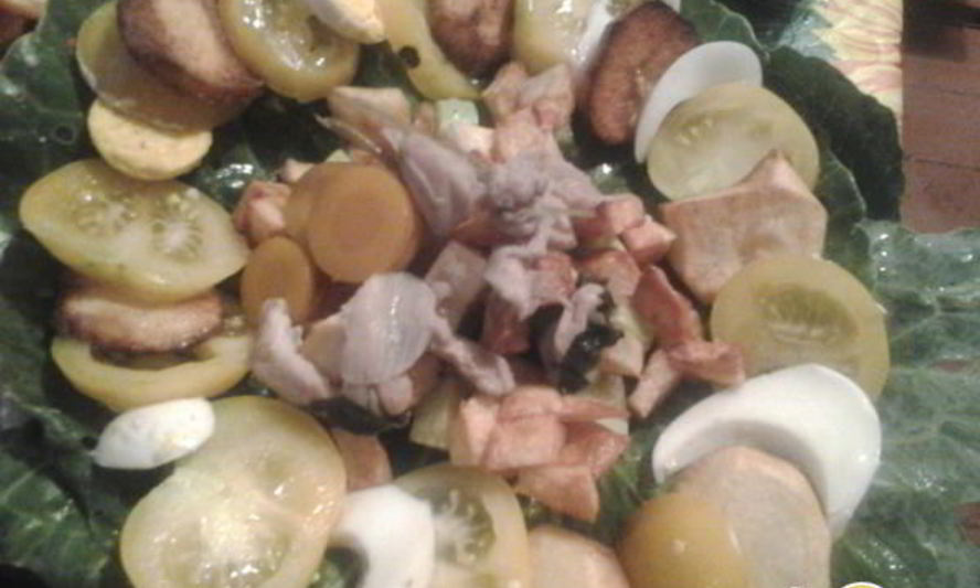 Рецепт салата с жареным картофелем и куриным филе