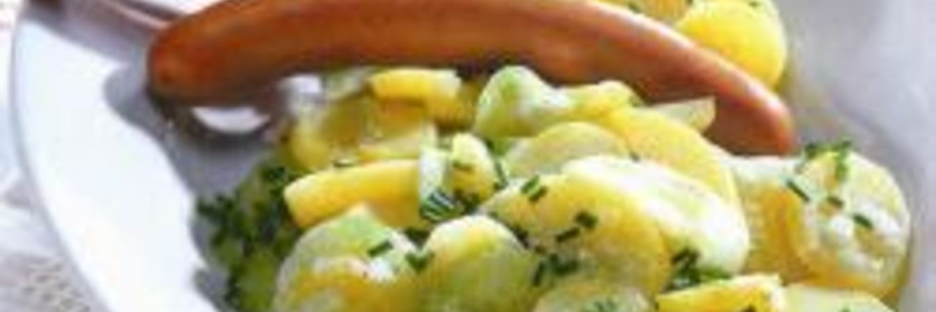 Теплый картофельный салат с огурцом