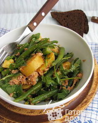 Теплый картофельный салат с тунцом