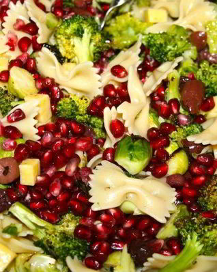 Новогодний салат с макаронами