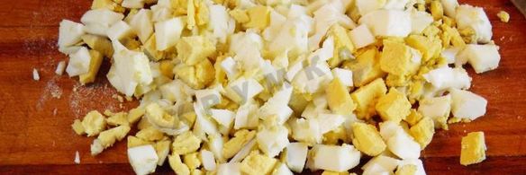 салат боярский с курицей и грибами