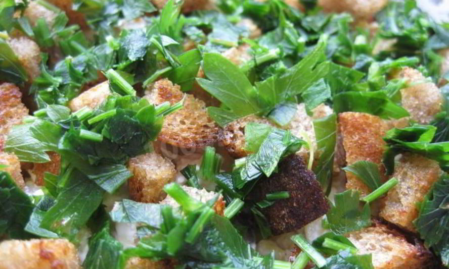 Рецепт салата чудо с куриной грудкой и сухариками