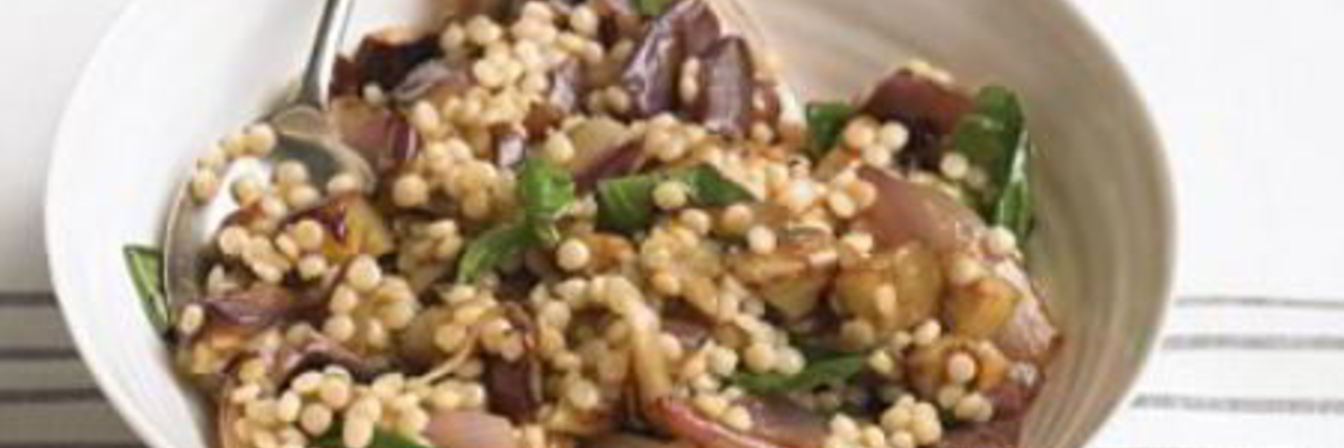 Салат из баклажанов, кус-кус и базилика