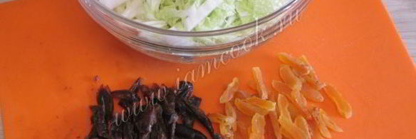 салат из капусты с сухофруктами