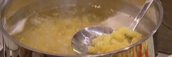 салат из макарон с цветной капустой и кедровыми орешками