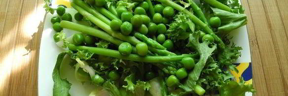 салат из спаржи с зеленым горошком с мятным соусом