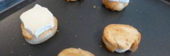 салат из запеченной свеклы с сухариками и сыром