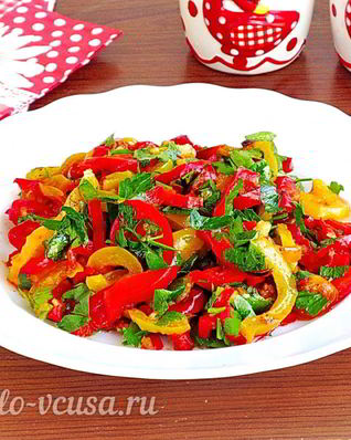 Салат из жареного перца с петрушкой и чесноком
