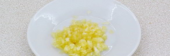 салат из жареного перца с петрушкой и чесноком