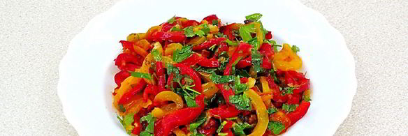 салат из жареного перца с петрушкой и чесноком