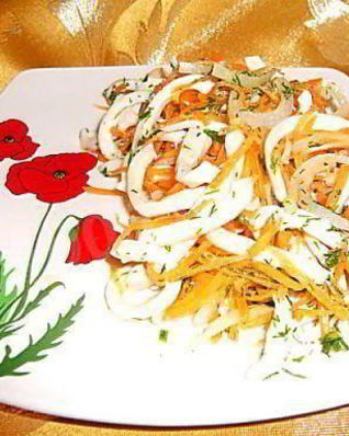 Салат кальмары с луком и морковкой