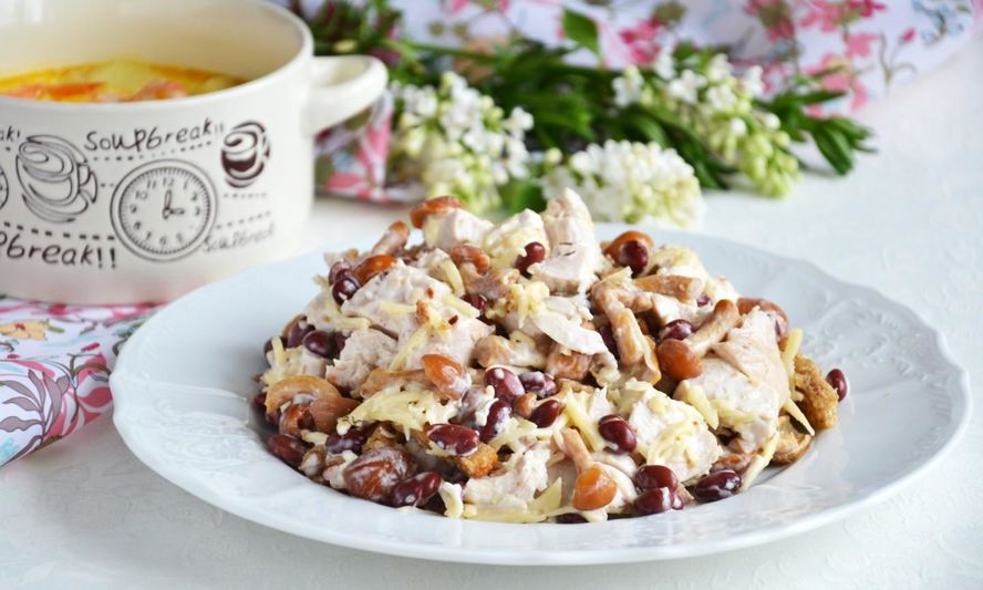 Рецепт салата курица с фасолью и грибами