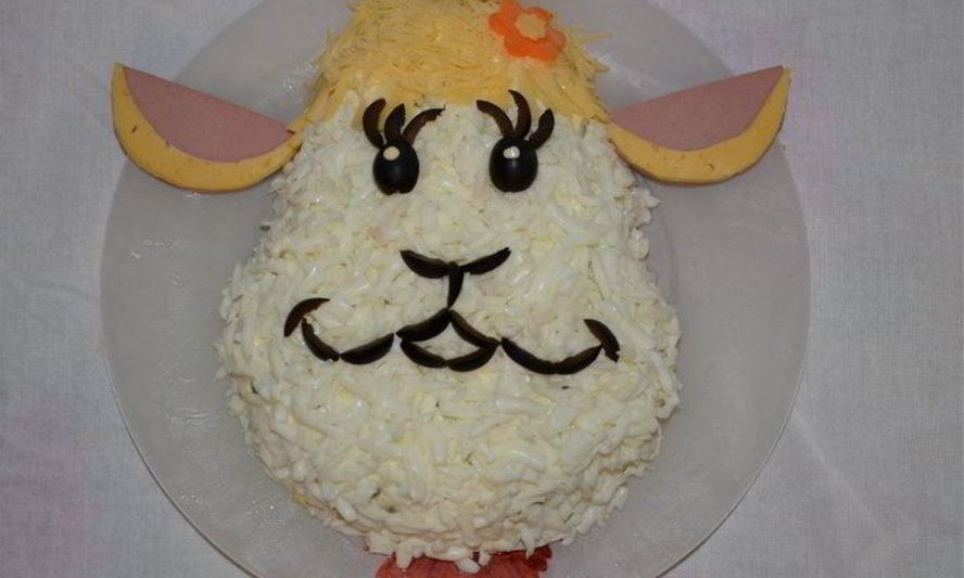 Рецепт салата овечка с копченым мясом