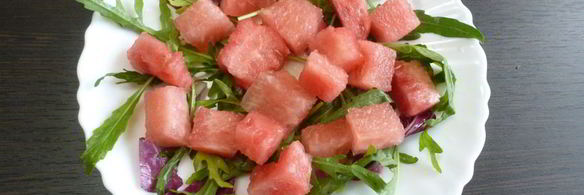 салат с арбузом и овечьим сыром