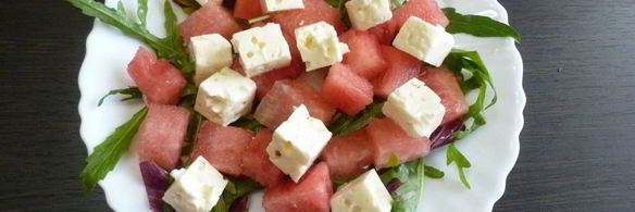 салат с арбузом и овечьим сыром
