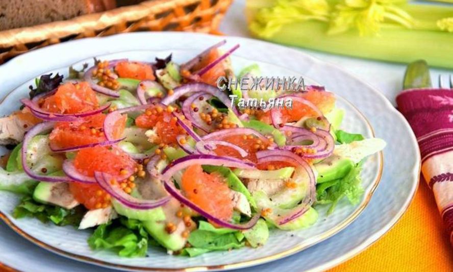 Рецепт салата с авокадо, курицей, сельдереем и грейпфрутом