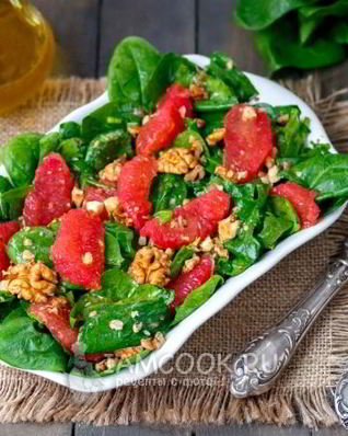Салат с грейпфрутом, орехами и шпинатом