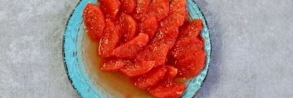 салат с грейпфрутом, орехами и шпинатом