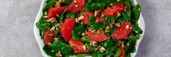 салат с грейпфрутом, орехами и шпинатом