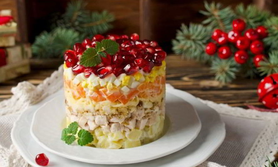 Рецепт салата с копченой курицей и картошкой