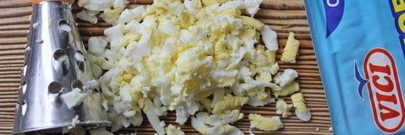 салат с крабовыми палочками и ананасом