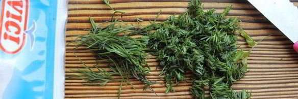 салат с крабовыми палочками и ананасом