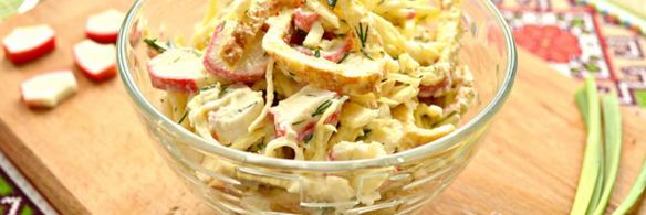 салат с крабовыми палочками и яичными блинчиками