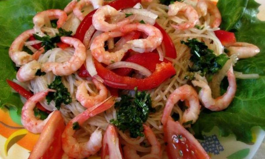 Рецепт салата с креветками и фунчозой