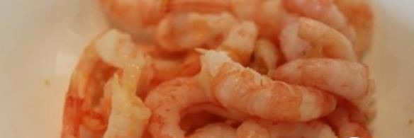 салат с креветками и фунчозой