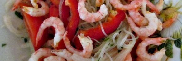 салат с креветками и фунчозой