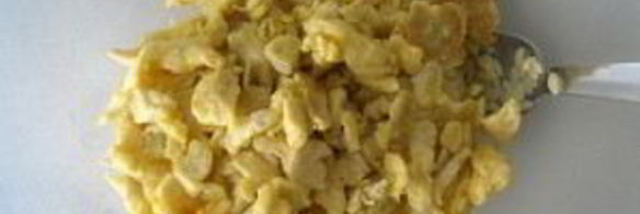 салат с кукурузой и яйцами