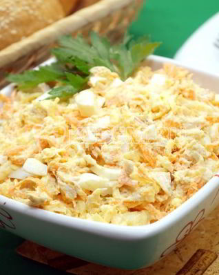 Салат с курицей и морковью