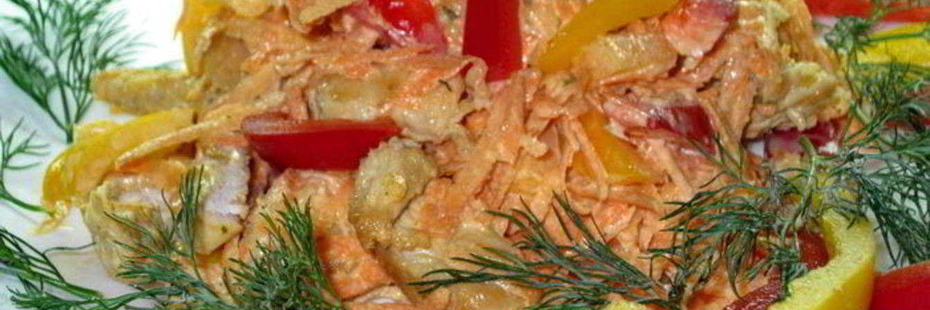 Салат с курицей, перцем и морковью