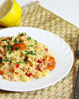 Салат с кускусом и креветками