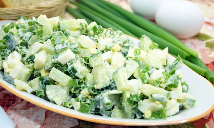 Рецепт салата с огурцом и яйцом