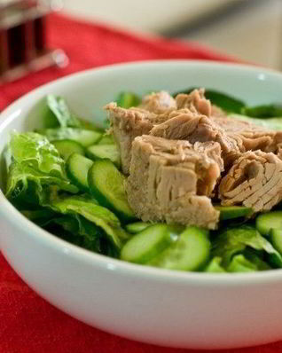 Салат с тунцом и огурцом