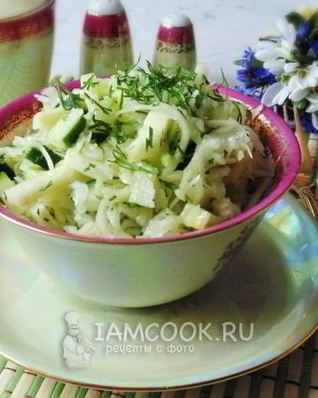 Салат с зеленой редькой и зеленым яблоком