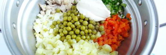 салат столичный с курицей и солеными огурцами