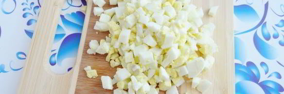 салат столичный с курицей и солеными огурцами